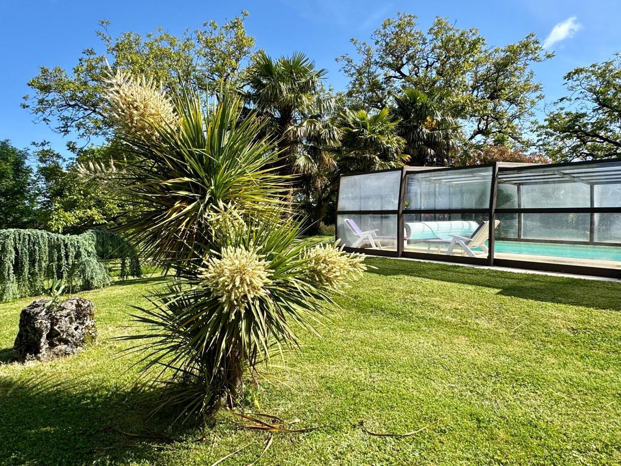 Maison De Charme Piscine Couverte Chauffee Mayrinhac-Lentour 外观 照片